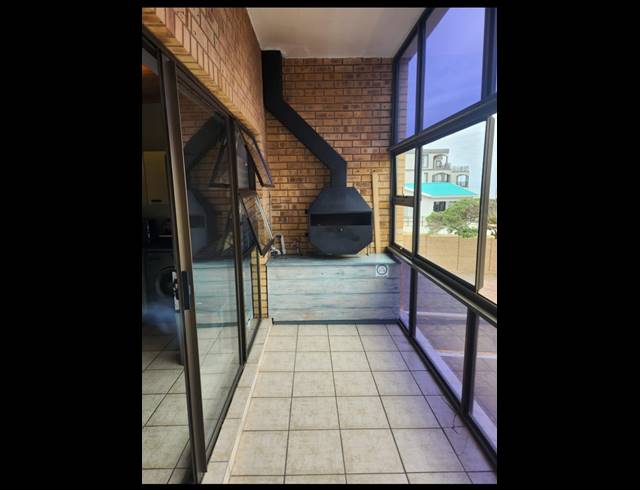 2 BEDROOM APARTMENT FOR SALE IN JEFFREYS BAY CENTRAL